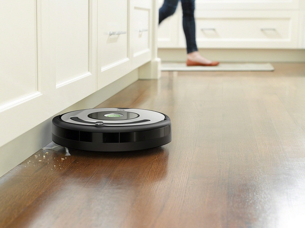 Robot Aspirador iRobot Roomba 645 R645400 Negro Bivolt
